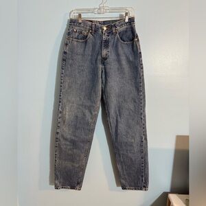 Vintage Levi’s light washed mom jeans size US 8